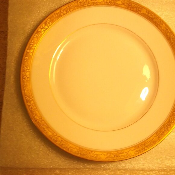 Vintage Hutschenreuther Selb LHS Plates – 7.25” – Gold Leaf Design – Set of 4 - Picture 1 of 9